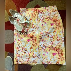 Very cute size 8 fully lined skirt linen rayon excellent condition